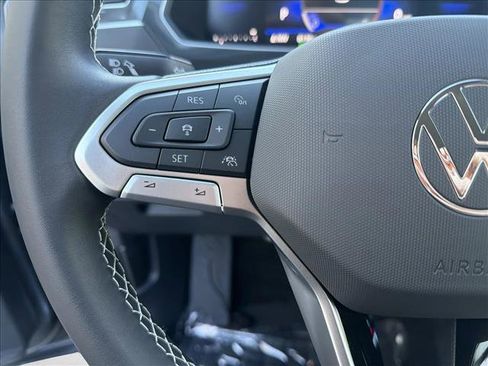 Used 2024 Volkswagen Tiguan SE image 15