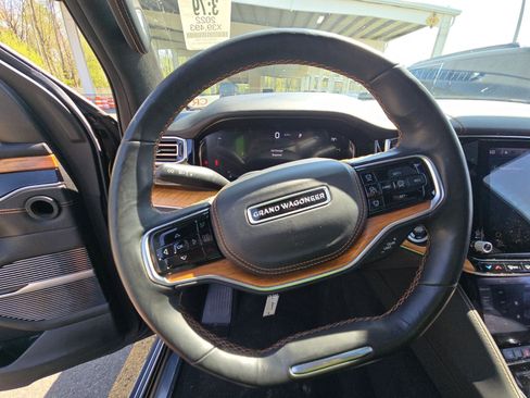 Used 2022 Jeep Grand Wagoneer Series III w/ Rear Seat Video Group 1 image 17