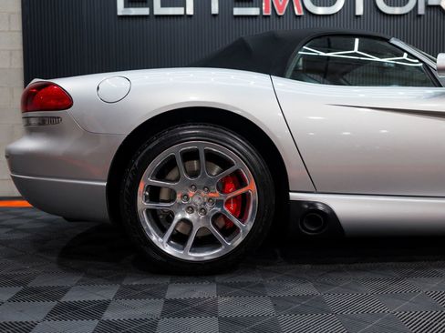 Used 2004 Dodge Viper SRT-10 image 24
