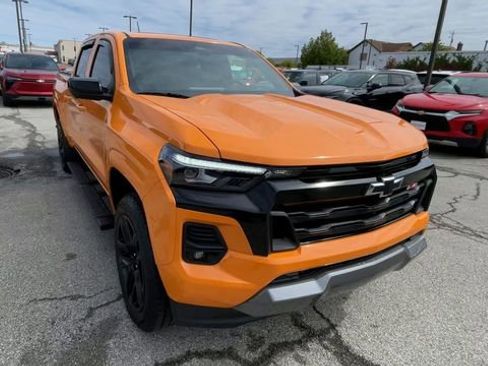 Used 2025 Chevrolet Colorado Z71 w/ Technology Package AWD/4WD image 4