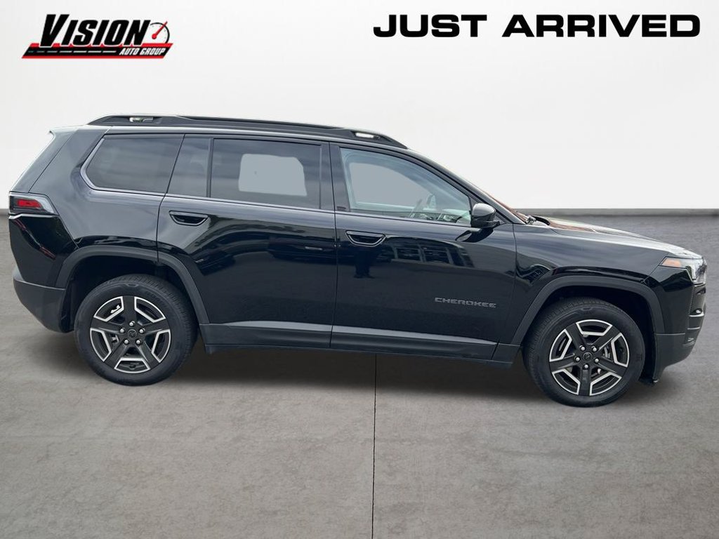 Used 2026 Jeep Cherokee Laredo AWD/4WD image 6