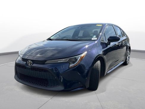 Used 2021 Toyota Corolla LE image 3