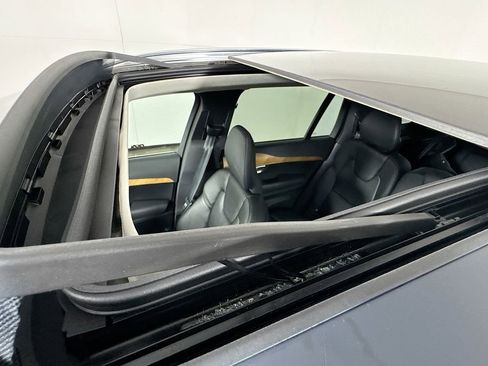 Used 2022 Volvo XC90 T6 Momentum w/ Advanced Package image 24