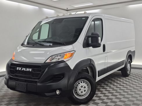 Used 2025 RAM ProMaster 2500 w/ Convenience Group FWD image 1