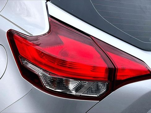 Used 2019 Nissan Kicks S image 21