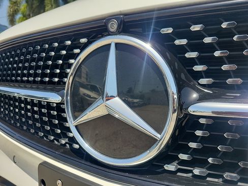 Used 2023 Mercedes-Benz E 350 4MATIC Sedan image 5