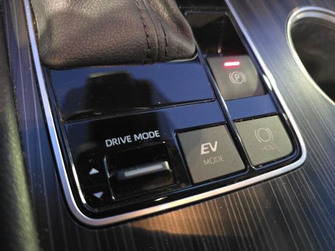 Used 2024 Toyota Sienna Platinum image 37