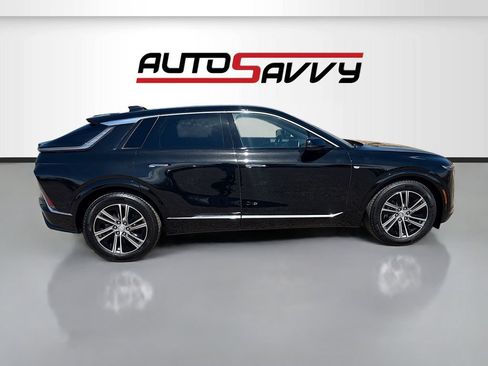 Used 2025 Cadillac Lyriq Luxury w/ LPO, Floor Liner Package AWD/4WD image 8