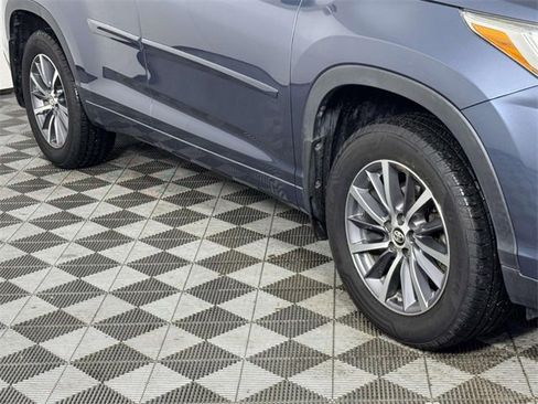 Used 2018 Toyota Highlander XLE image 12