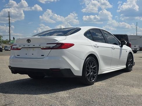 Used 2025 Toyota Camry SE image 5
