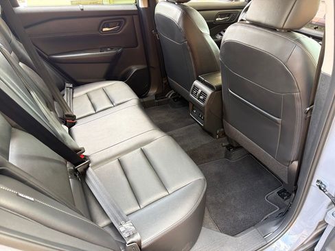 Used 2025 Nissan Rogue SL w/ Tech Package image 31