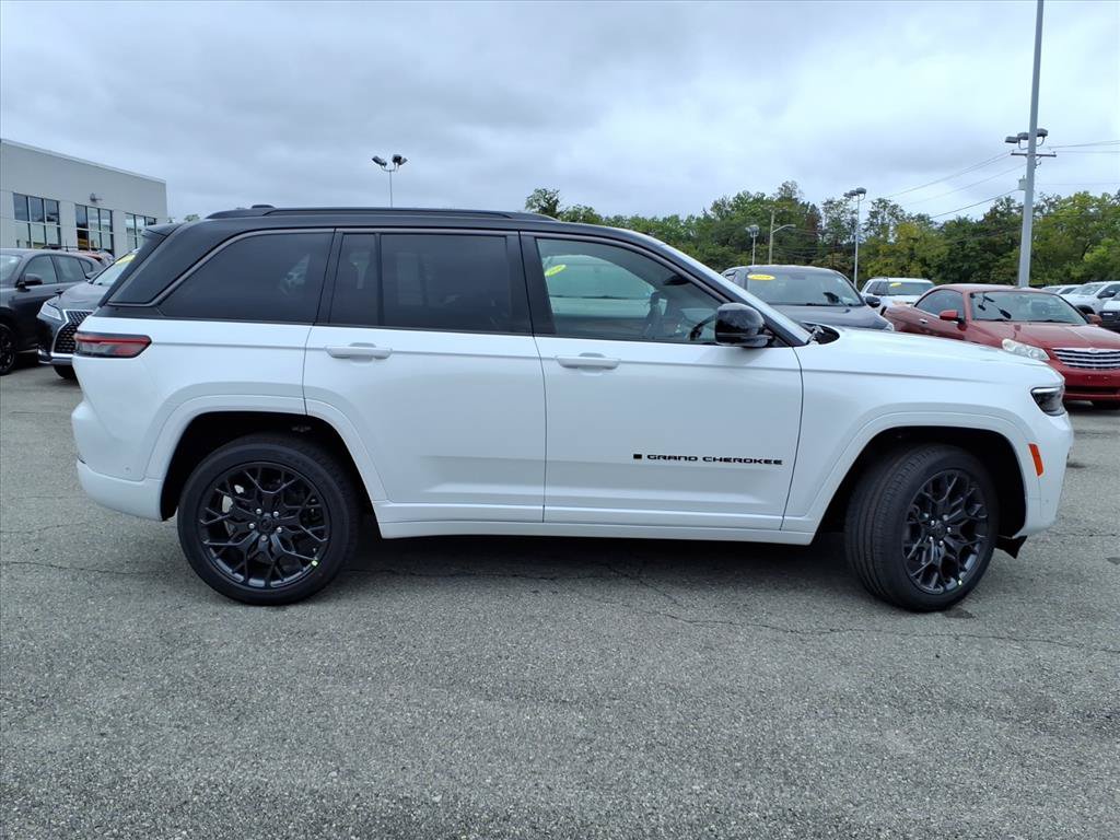 New 2027 Jeep Grand Cherokee Summit AWD/4WD image 3