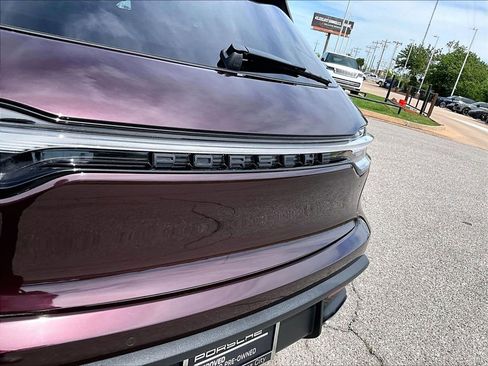 Used 2025 Porsche Macan AWD/4WD image 22