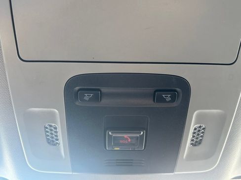 Used 2022 Toyota Camry SE FWD image 17