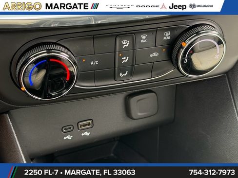 Used 2024 Buick Encore GX Preferred FWD image 25