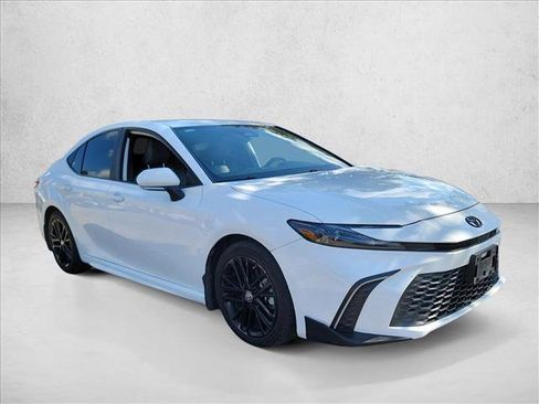 Used 2025 Toyota Camry SE w/ Convenience Package FWD image 3