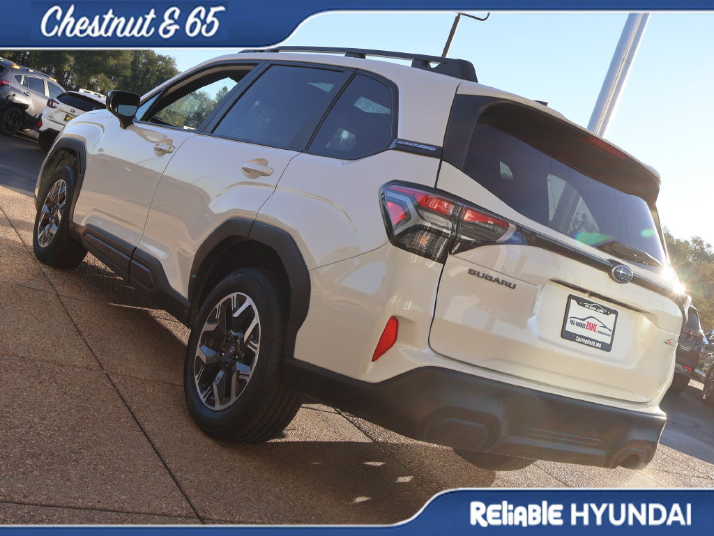 Used 2025 Subaru Forester Premium AWD/4WD image 4