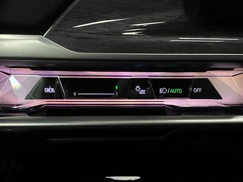 Certified 2025 BMW 760i xDrive w/ Executive Package image 14