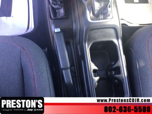 Used 2025 Jeep Wrangler Unlimited Rubicon AWD/4WD image 22