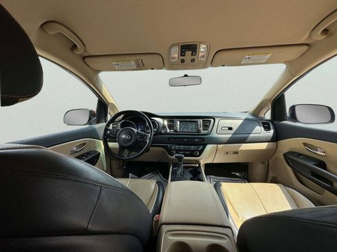 Used 2017 Kia Sedona LX w/ LX Essentials Premium Package FWD image 19