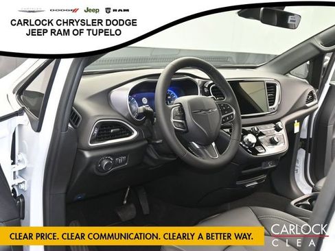 New 2026 Chrysler Voyager LX image 10