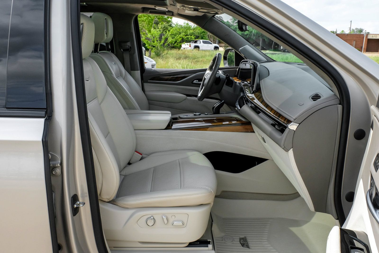 Used 2021 Cadillac Escalade Sport Platinum AWD/4WD image 38
