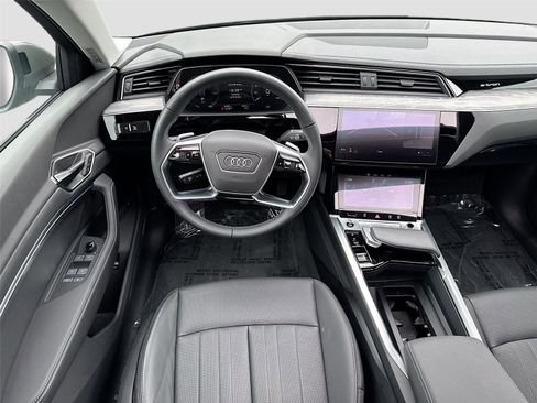 Certified 2024 Audi Q8 e-tron Premium Plus w/ Premium Plus Package AWD/4WD image 24