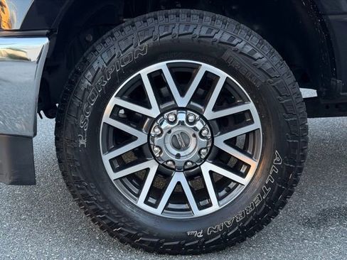 Used 2019 Ford F250 Lariat w/ Lariat Ultimate Package image 13