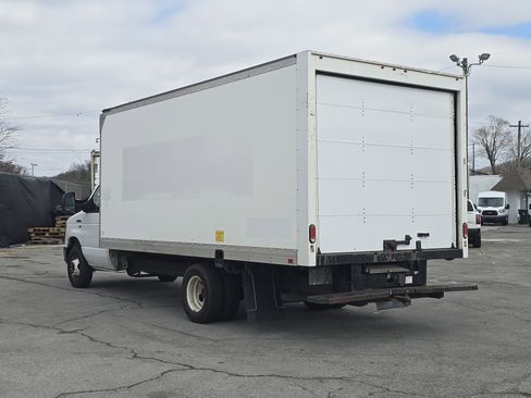 Used 2019 Ford E-350 and Econoline 350 Super Duty w/ Power Windows & Locks Group image 3
