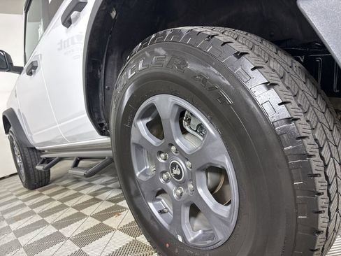 Used 2025 Ford Bronco Big Bend image 33