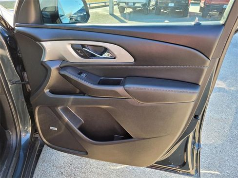 Used 2021 Chevrolet Traverse RS image 11