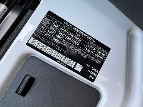 Used 2025 Mercedes-Benz Sprinter 2500 image 32