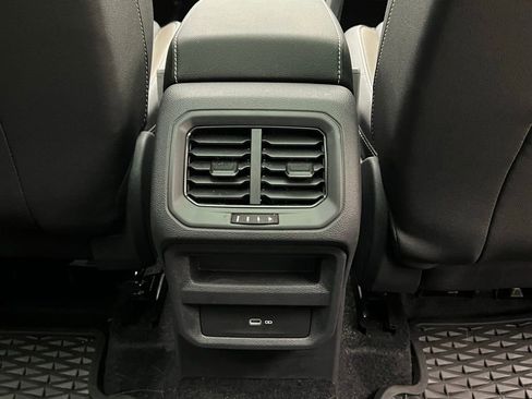 Used 2024 Volkswagen Taos SEL image 9