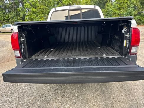 Used 2020 Toyota Tacoma SR5 w/ SR5 Appearance Package (SM) RWD image 11