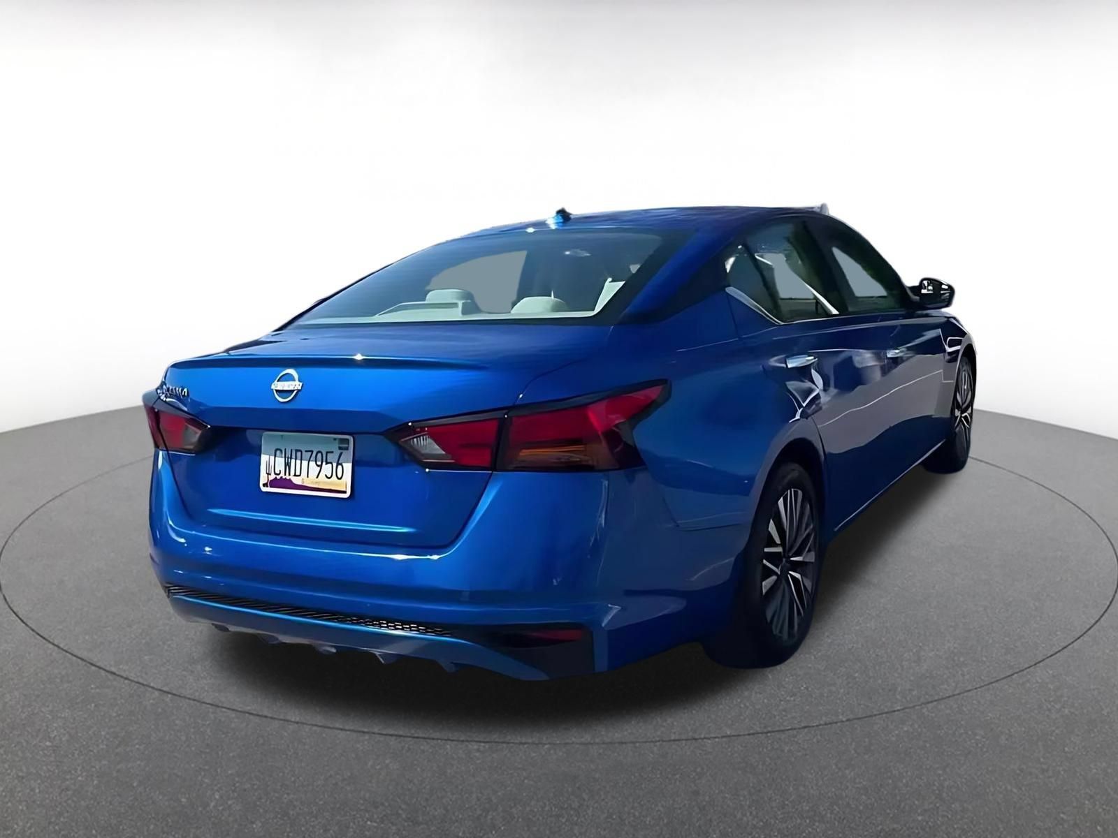 Used 2025 Nissan Altima 2.5 SV FWD image 14