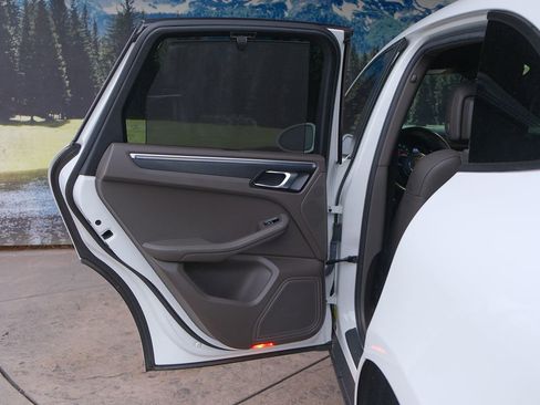 Used 2017 Porsche Macan S image 26