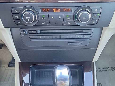 Used 2011 BMW 335i Convertible image 34