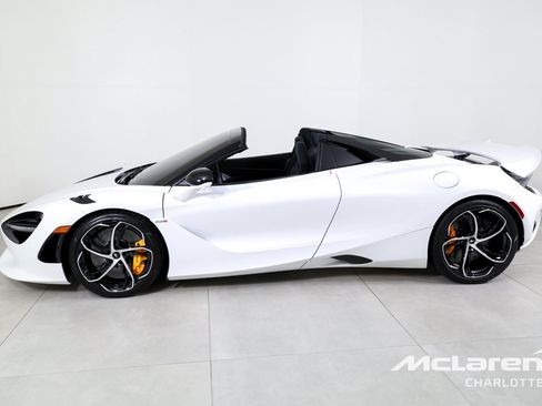 Used 2024 McLaren 750S Spider RWD image 7