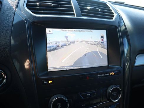 Used 2018 Ford Explorer XLT w/ Equipment Group 202A FWD image 23