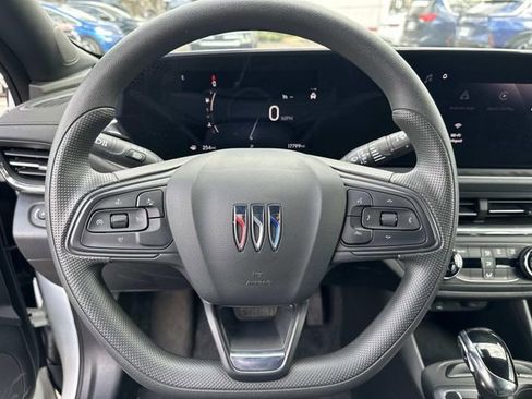 Used 2025 Buick Envista Preferred image 26