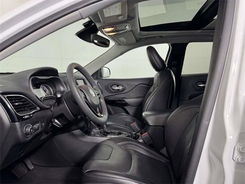 Used 2023 Jeep Cherokee Altitude Lux w/ Lux Elite Package image 4