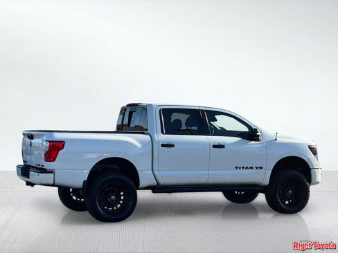 Used 2019 Nissan Titan SV w/ SV Convenience Package AWD/4WD image 4