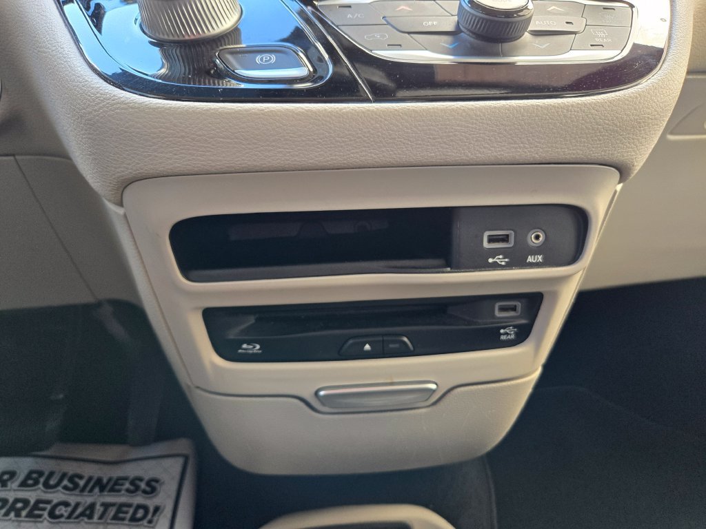 Used 2017 Chrysler Pacifica Limited FWD image 29