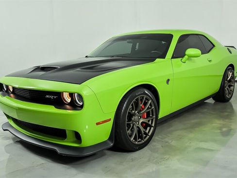 Used 2015 Dodge Challenger SRT Hellcat RWD image 5