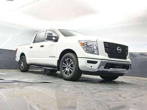 Used 2024 Nissan Titan SV w/ SV Convenience Package image 26