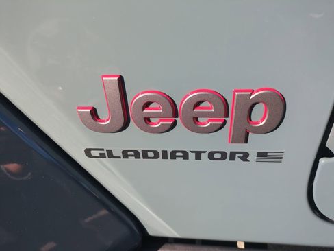 Used 2025 Jeep Gladiator Rubicon w/ Safety Group image 14