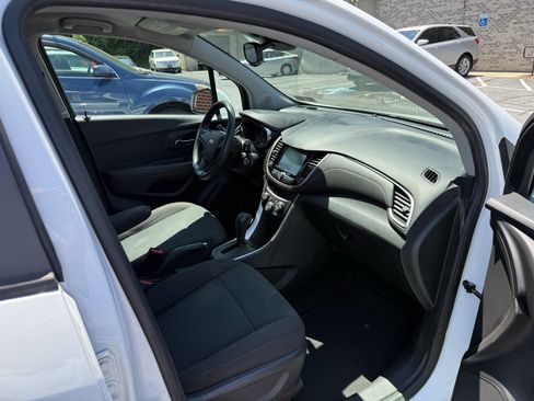 Used 2017 Chevrolet Trax LS FWD image 21
