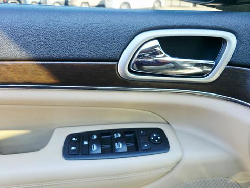 Used 2018 Jeep Grand Cherokee Limited AWD/4WD image 24