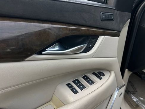 Used 2019 Cadillac Escalade ESV Luxury image 11