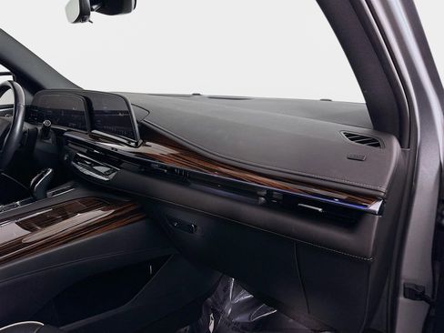 Used 2023 Cadillac Escalade ESV Premium Luxury image 33
